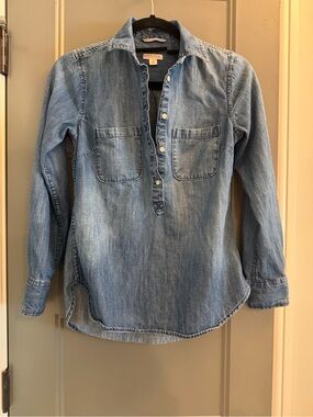 Merona Light Wash 100% cotton  Denim half  Button-Front Shirt XS